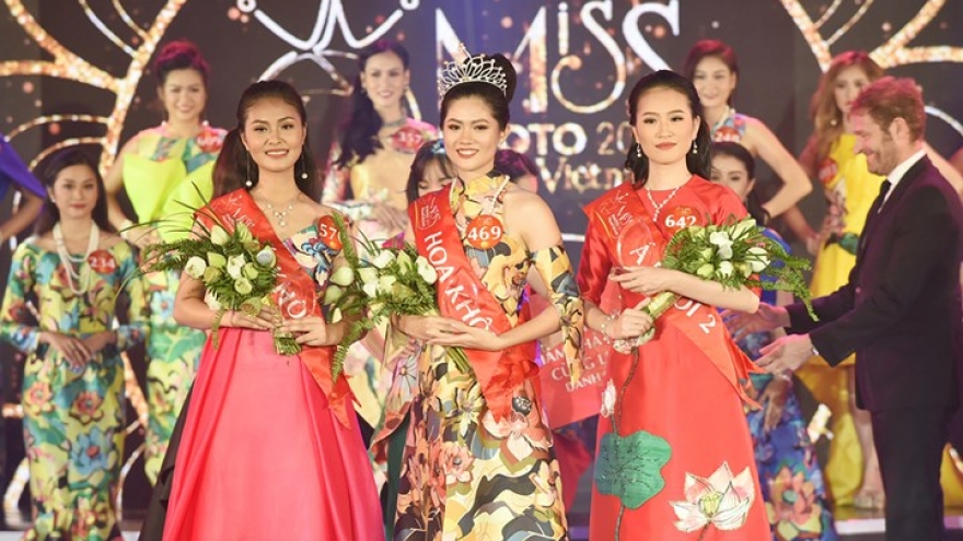 Huong Giang crowned Miss Photo 2017