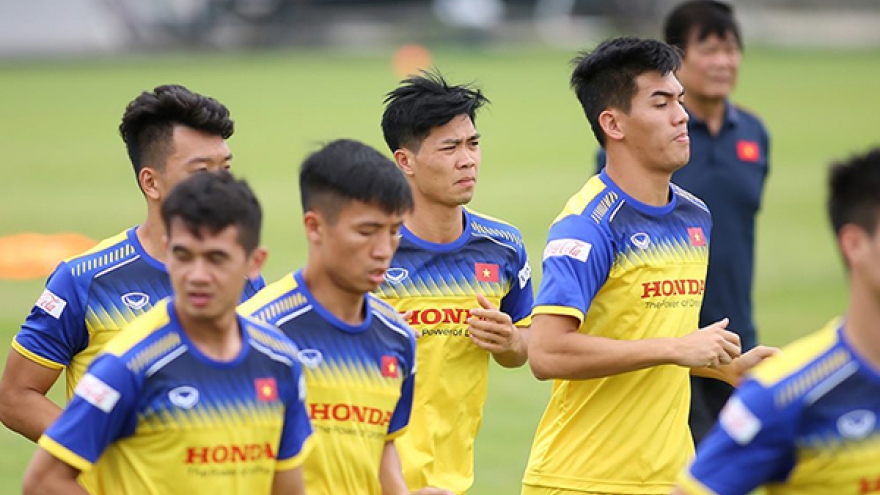 Cong Phuong links up with national squad for training session in Thailand