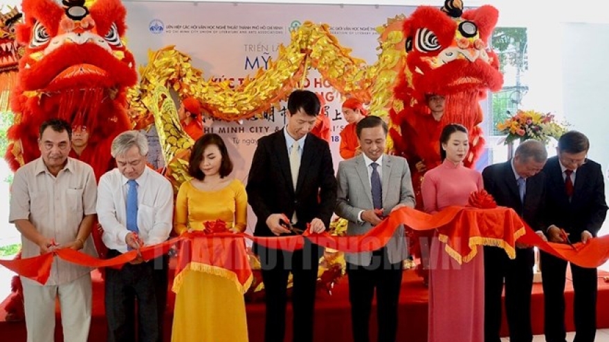 Paintings by Vietnamese, Chinese artists showcased in HCM City