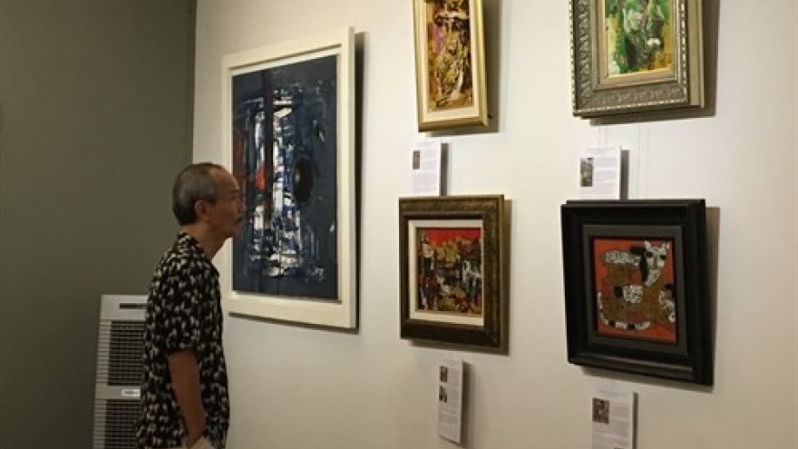 Exhibition displays paintings by Vietnamese contemporary artists