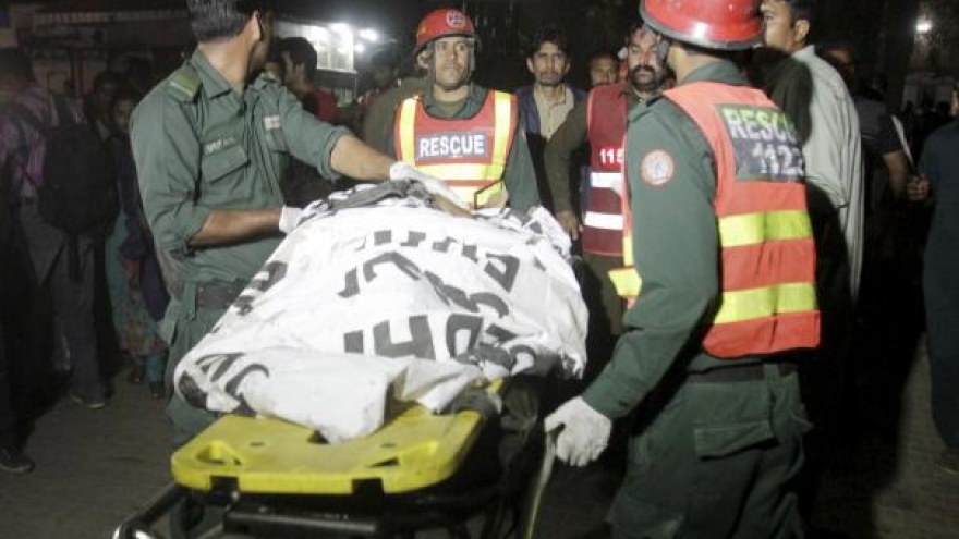Suicide bomber targeting Christians kills 65 in Pakistan park