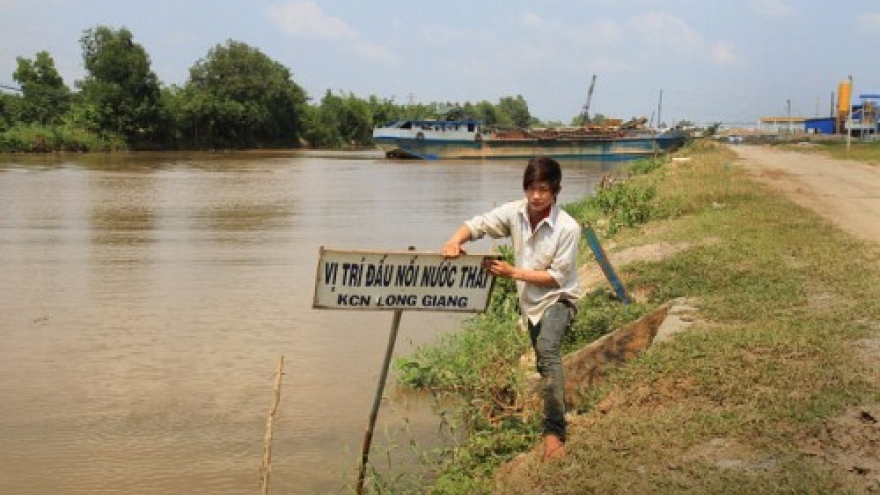 
        Alarm over paper mill threatening rivers in Vietnam’s Mekong Delta
                              