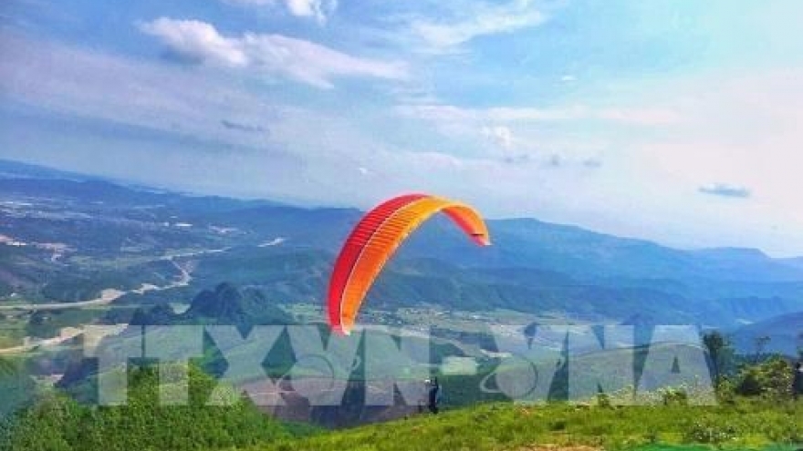 Quang Ninh: National paragliding contest kicks off