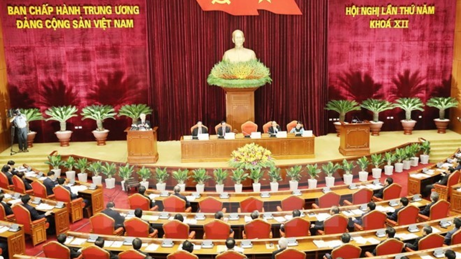 Important economic plans presented to Party Central Committee