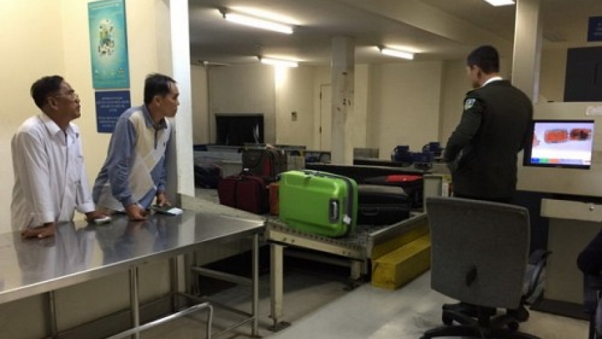 Two foreign pilots released after false drug arrest at Vietnam airport
