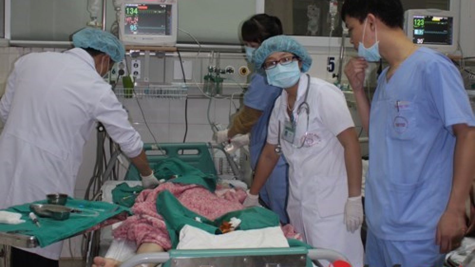 Doctors save pneumonia patient with ECMO