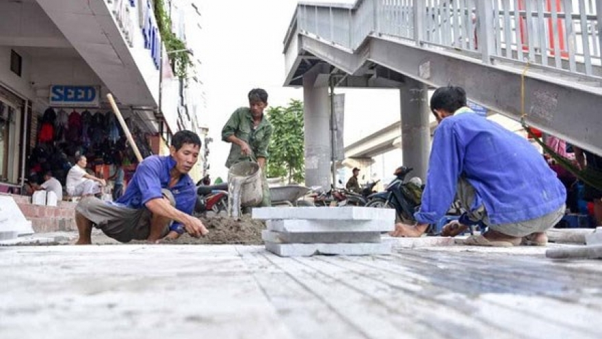 Hanoi’s sidewalks to be paved with natural stone