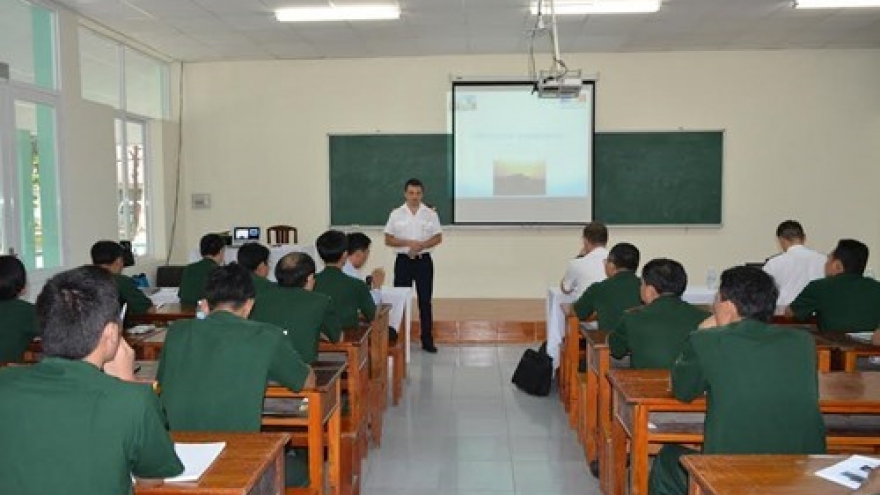 Vietnam, France share experience in running peacekeeping hospital