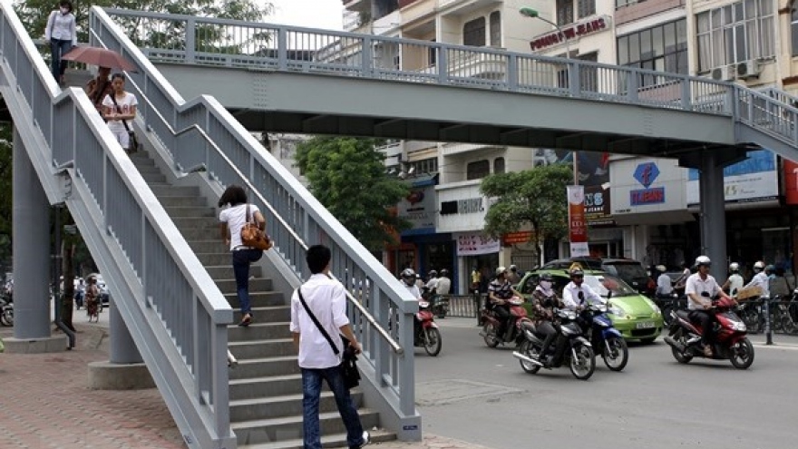 Transport ministry urges pedestrian bridge review