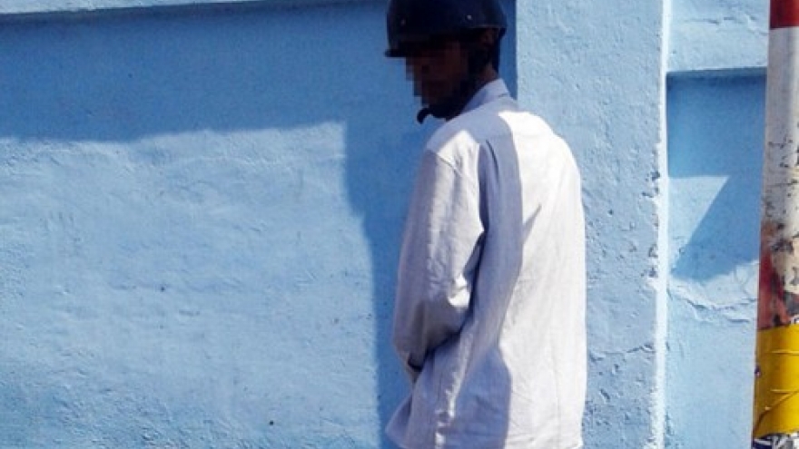 Pee in public and pay higher fines, Vietnams says
