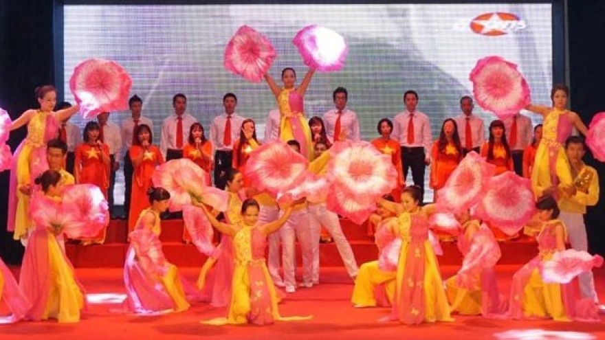Art performances celebrate Hanoi Liberation Day