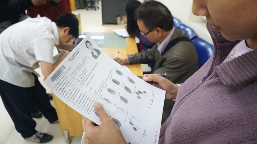 Vietnam decides to stop controlling citizens with permanent residence book