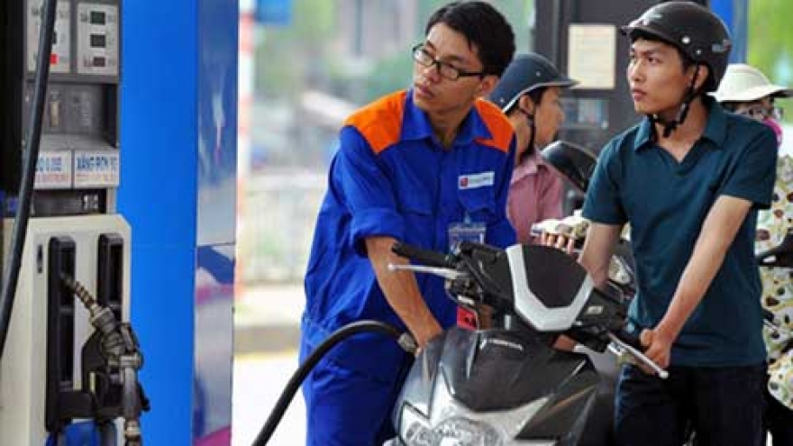 Petrol prices cut by nearly VND1,200 per litre