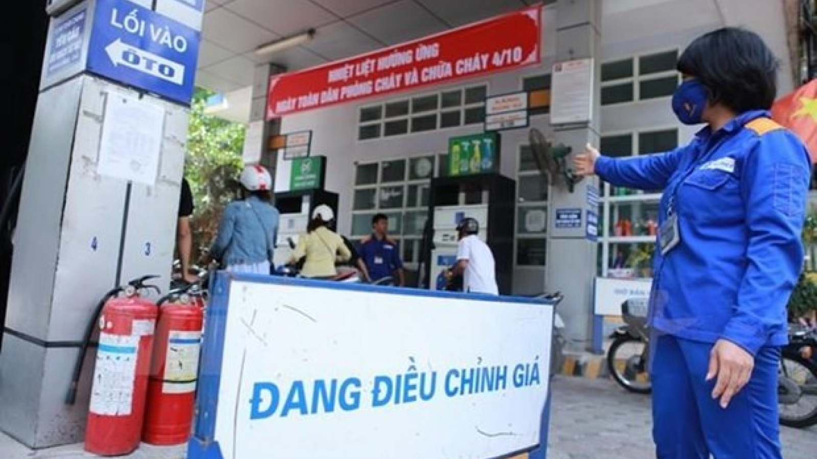 Petrol prices sharply drop in latest review