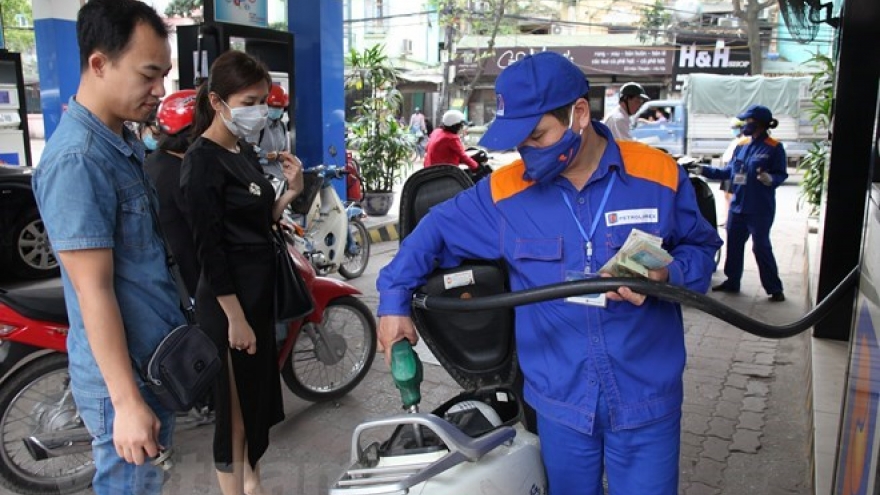 Petrol price rises VND320 per litre on Sept 21