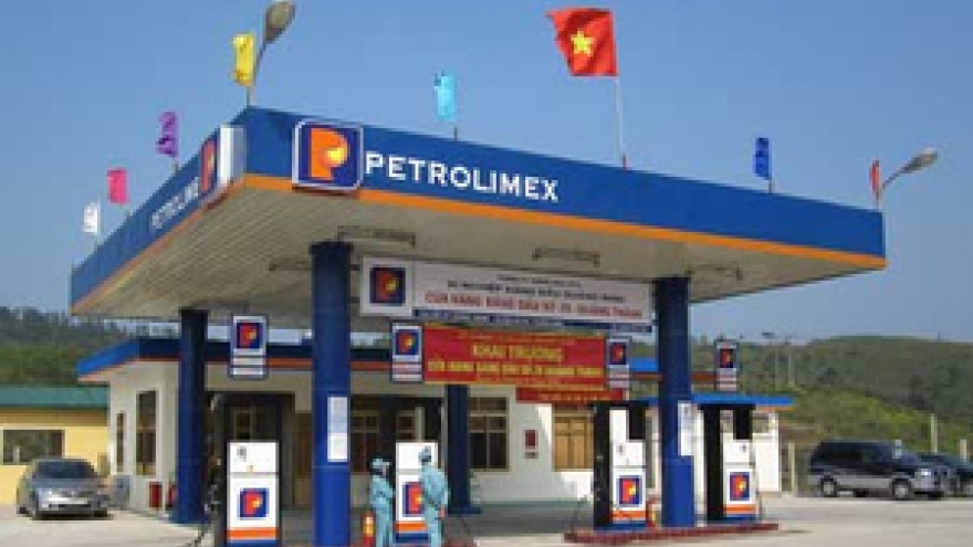 Vietnam's top fuel distributor Petrolimex seeks domestic listing