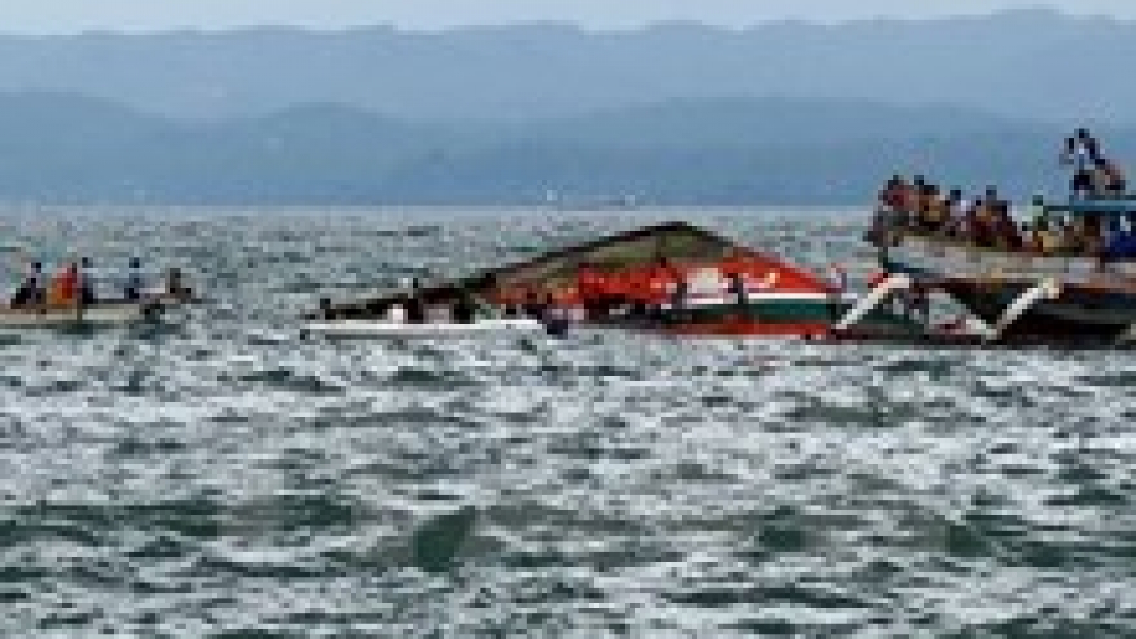 Myanmar: Four die after ferry capsizes