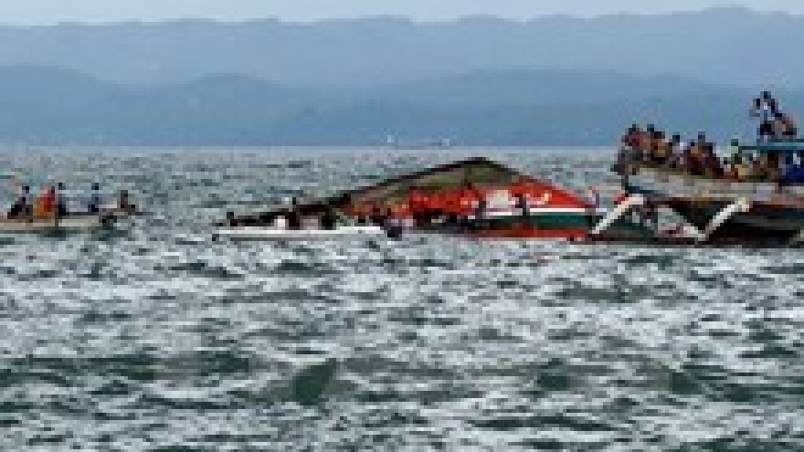 Myanmar: Four die after ferry capsizes