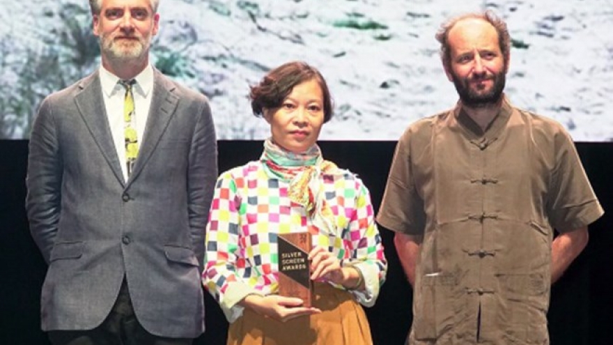 Vietnamese female director honoured at Singapore film festival