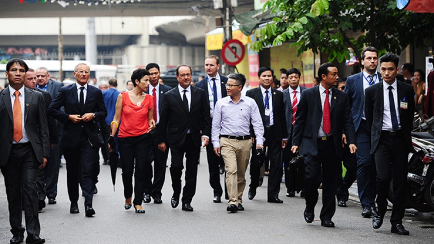 President Hollande’s Vietnam visit makes headlines in France