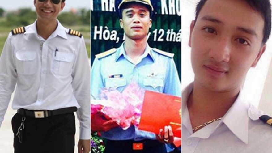 
        Rescuers recover bodies of 3 crew on crashed helicopter
                              