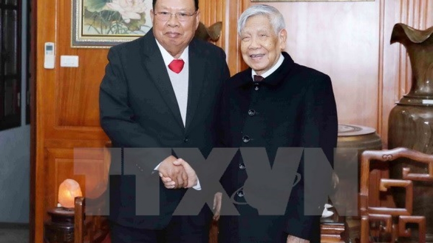 Lao leader visits former Vietnamese Party chiefs