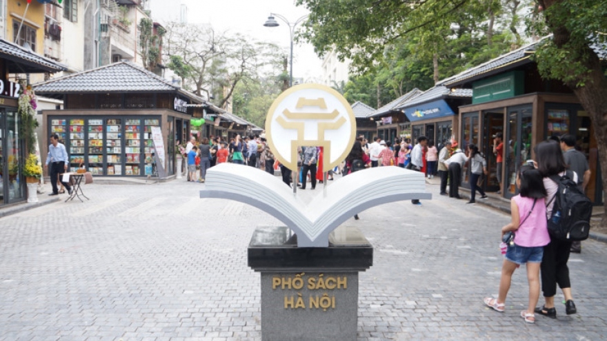 Hanoi tosses and turns to popularise Book Street
