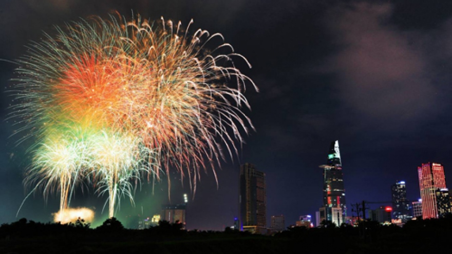 Fireworks to light up HCM City skyline on National Reunification Day