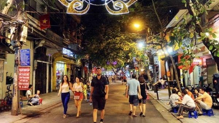 Hanoi postpones launch of more walking areas