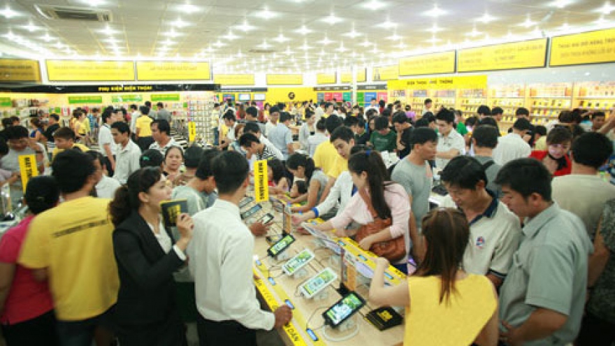 
        Half of Vietnam phone users still use non-smartphones
                              