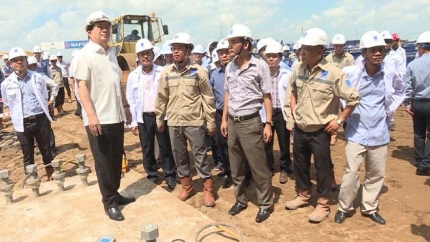 Deputy PM urges for faster progress of Long Phu 1 power plant
