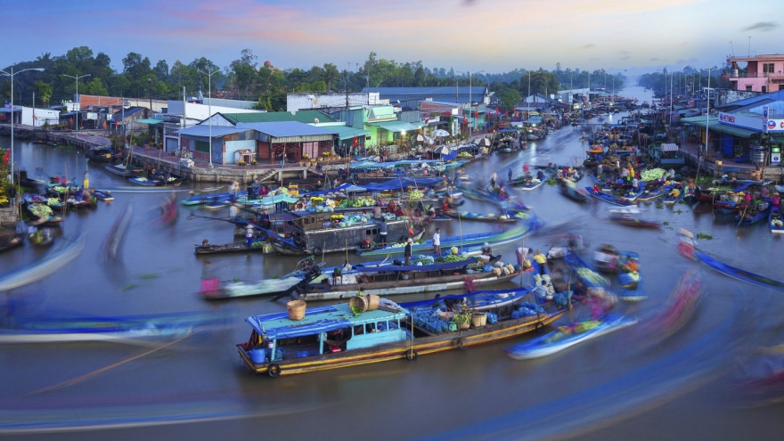 Nga Nam floating market among Roughguides travel photography