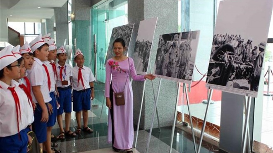 Photo exhibition marks Fidel’s historic visit to Vietnam