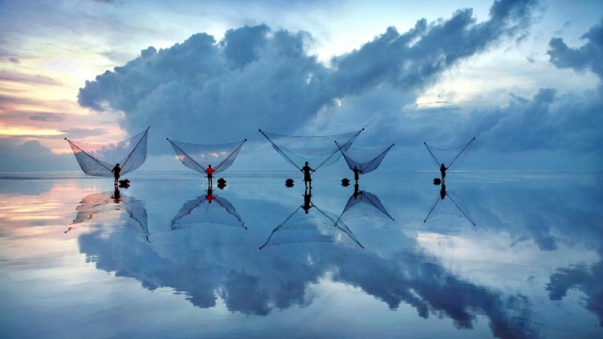 Vietnamese photographers snap up top three places at APEC contest