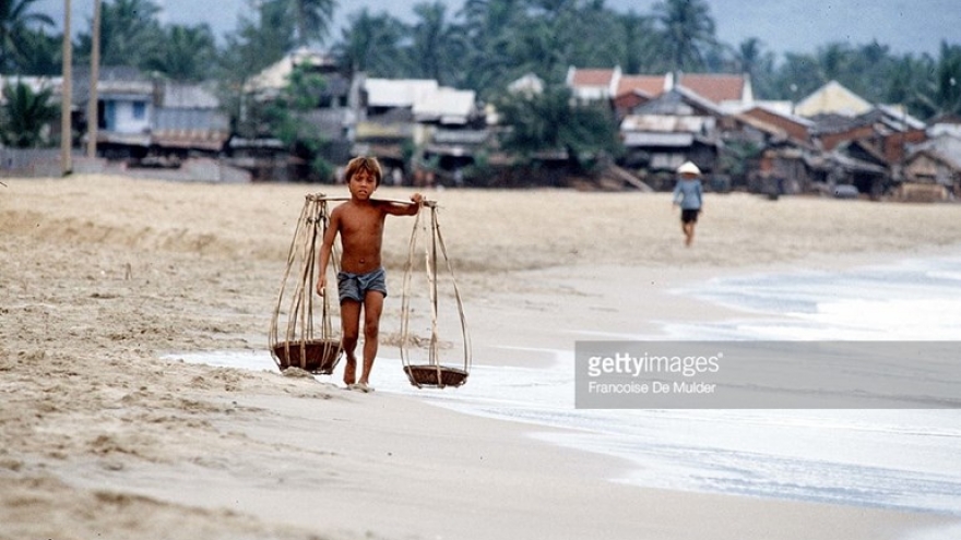 Vietnam in 1985 through French photographer’s lens 
