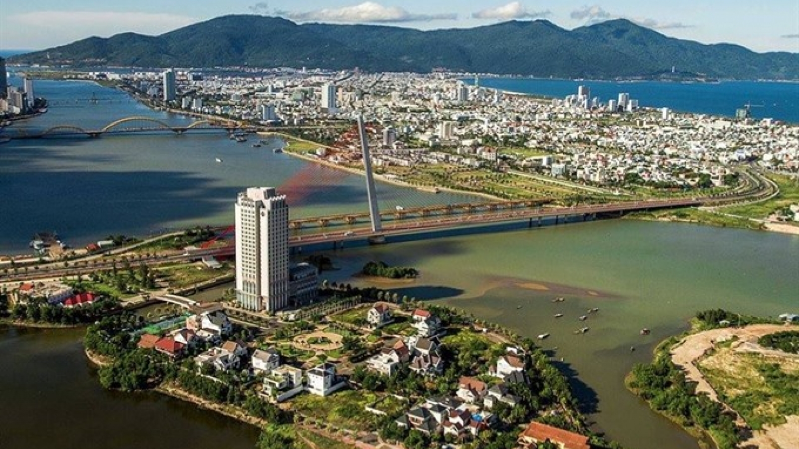 Photo exhibition marks Da Nang's 20-year development