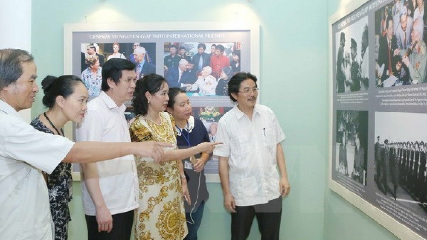 Photo exhibition on General Giap opens in Hanoi