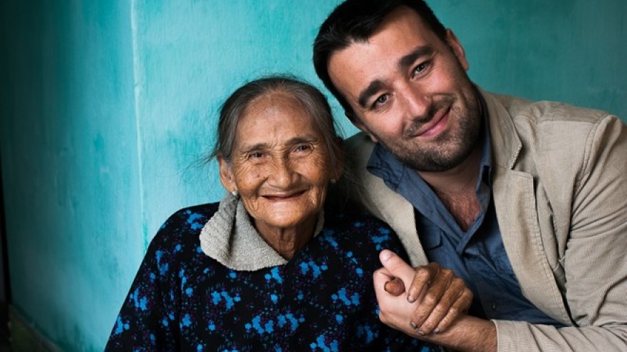 Photo of old Vietnamese woman sold for US$30,000