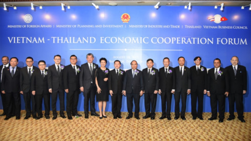 PM attends Vietnam-Thailand economic cooperation forum