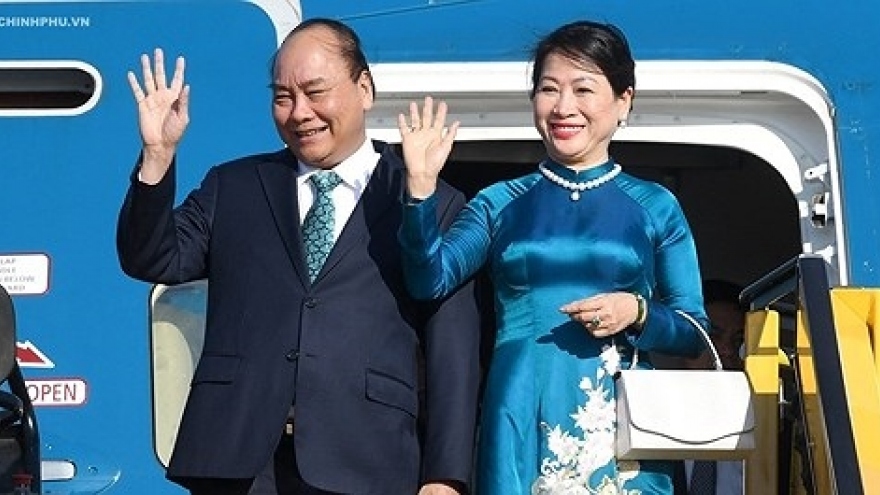 PM Phuc begins official visit to Romania