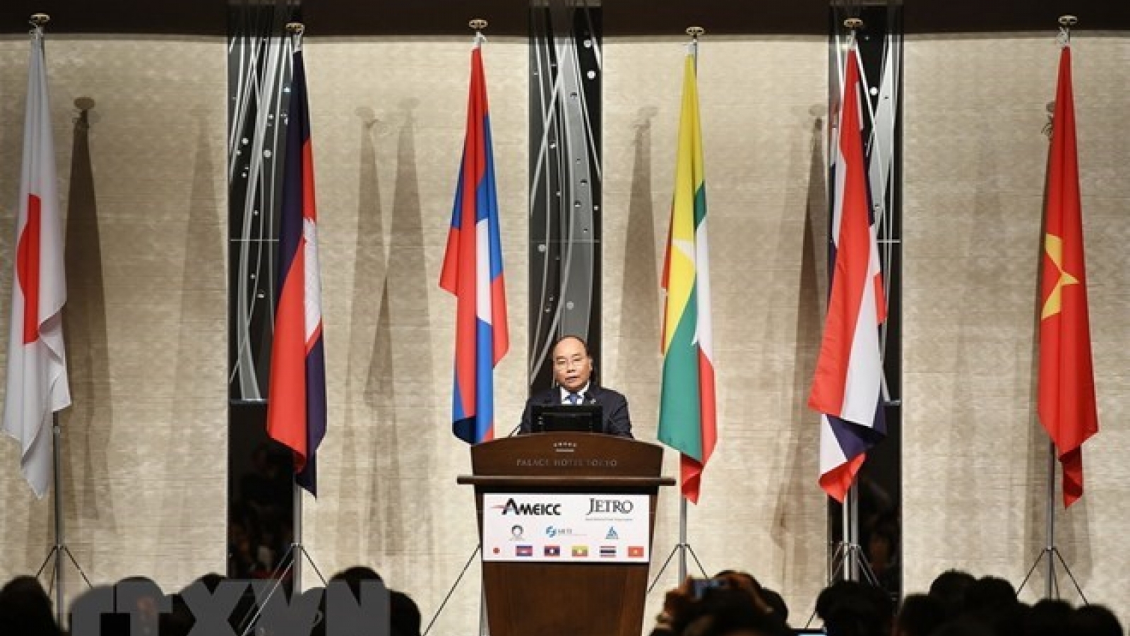 PM Nguyen Xuan Phuc attends Mekong-Japan business forum