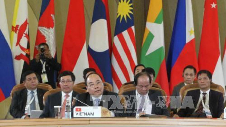 PM Nguyen Xuan Phuc meets ASEAN counterparts in Sochi