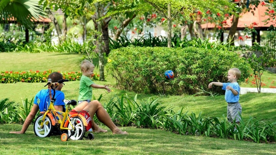 World-class real estate charms foreign customers