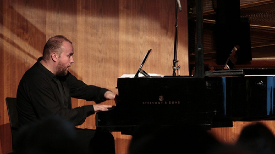 Pianist Grzybowski takes centre-stage in HCM City