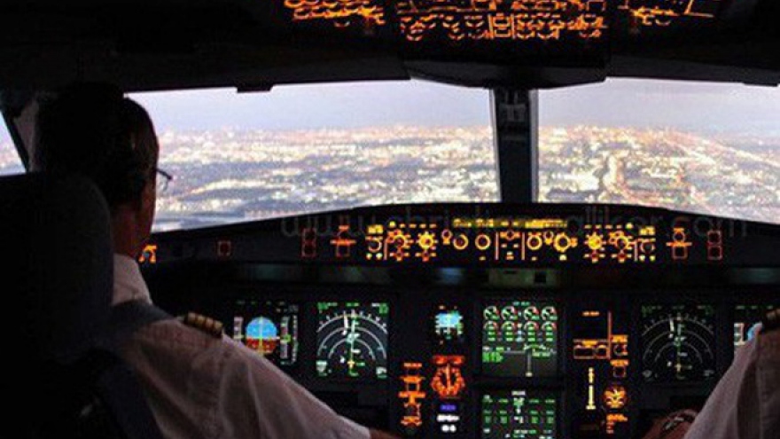 Airlines offer huge pay to lure pilots