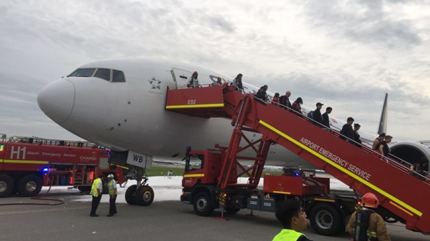 Singaporean plane makes emergency landing, catches fire
