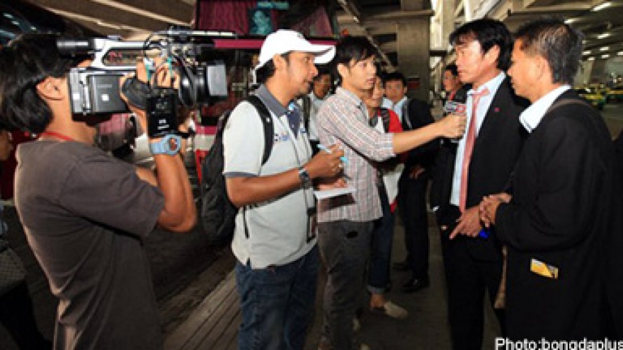 Footballers leave for AFF Suzuki Cup in Thailand 