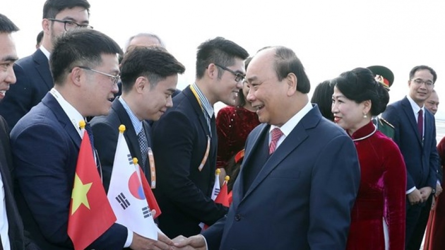 PM arrives in Busan to attend ASEAN-RoK Commemorative Summit