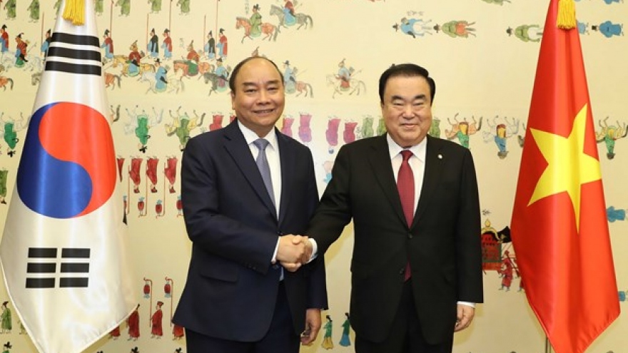 PM Nguyen Xuan Phuc meets with speaker of RoK parliament