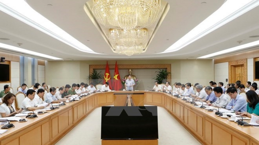 Deputy PM Vuong Dinh Hue requests reviewing poor districts